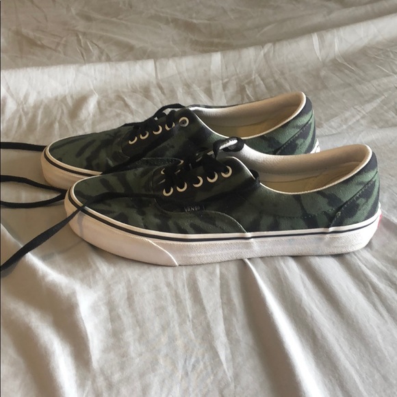 Size 10 Mens Vans - Picture 2 of 4